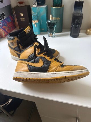 Jordan 1 High Negro Amarillo