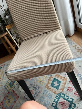 4 Sillas Polipiel Beige con fundas de tela.