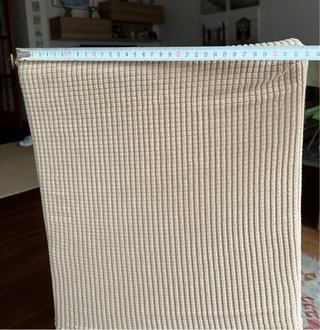 4 Sillas Polipiel Beige con fundas de tela.