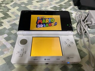 Nintendo 3DS Bianco + Mario 3D Land+ accessori