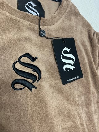 Camiseta Sinners Attire de felpa Marrón