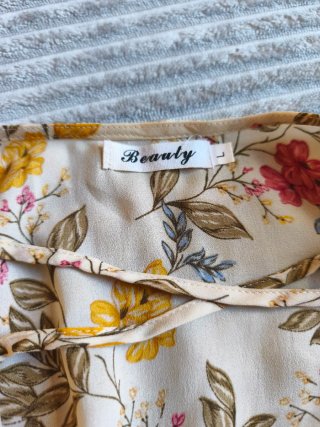Blusa floral beige y multicolor