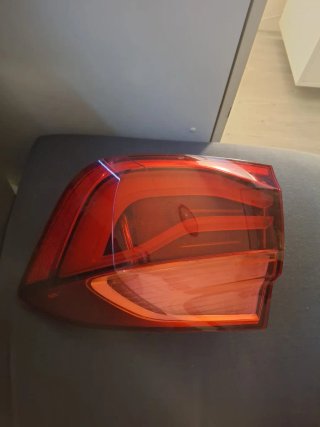 faro trasero de BMW M3 2018