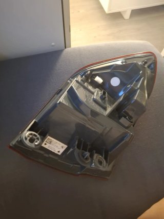 faro trasero de BMW M3 2018