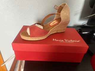 Sandalia cuña Maria Victoria piel T36