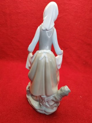 Figura Lladro Niña con Conejo