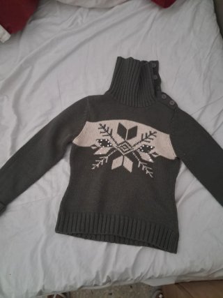 Jersey de cuello alto con estampado de copo de nie