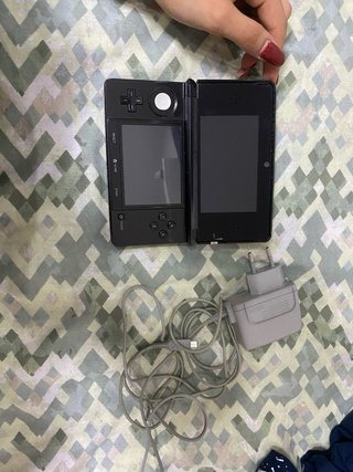 Nintendo 3DS Nero + Nintendogs + Caricabatterie