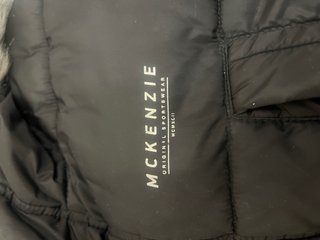 Chaquetón McKenzie Negro con Capucha