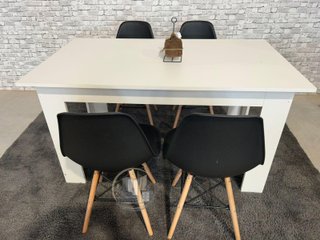 MESA FIJA CON 4 SILLAS