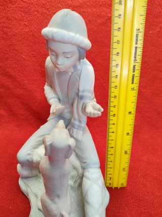 Figura Lladro Niño con perro