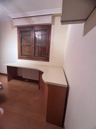 Escritorio de esquina con 2 armarios