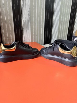 Alexander McQueen Doradas y Negras