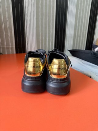 Alexander McQueen Doradas y Negras