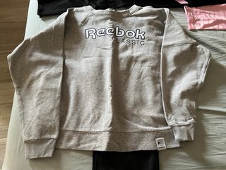 Pantalón y sudadera Reebok chica
