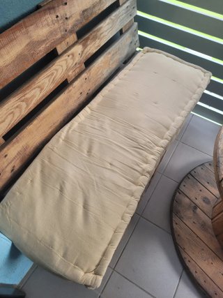 Conjunto Mesa bobina y Sofá de Palets con cojin