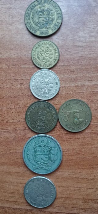 Lotto di monete e banconote del Perù