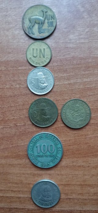 Lotto di monete e banconote del Perù