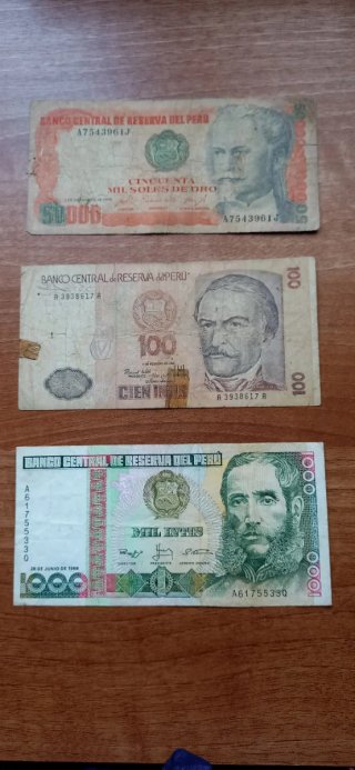 Lotto di monete e banconote del Perù