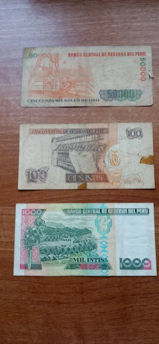 Lotto di monete e banconote del Perù