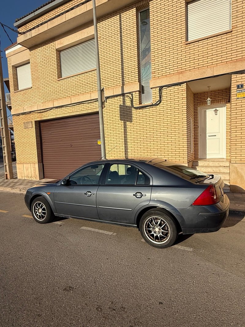Ford Mondeo 2003 - foto 1