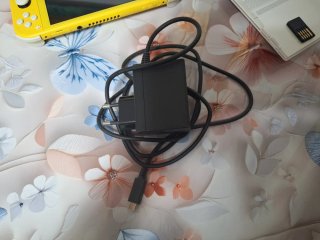 Nintendo Switch Lite Gialla + 2 Giochi+ scheda sd