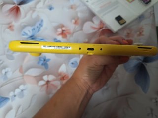 Nintendo Switch Lite Gialla + 2 Giochi+ scheda sd