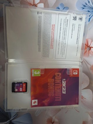 Nintendo Switch Lite Gialla + 2 Giochi+ scheda sd