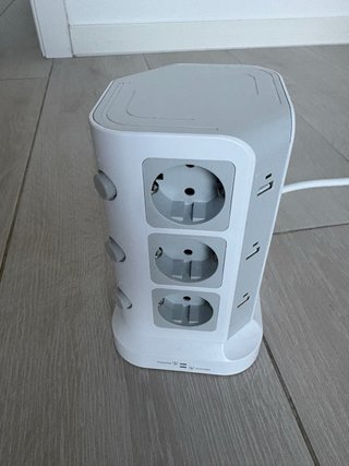 Regleta Torre KOOSLA 18 en 1 (12 Enchufes + 6 USB)