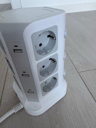 Regleta Torre KOOSLA 18 en 1 (12 Enchufes + 6 USB)