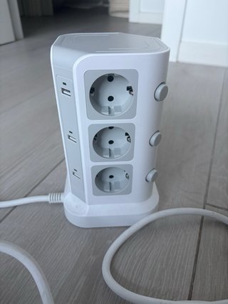 Regleta Torre KOOSLA 18 en 1 (12 Enchufes + 6 USB)