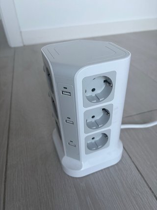 Regleta Torre KOOSLA 18 en 1 (12 Enchufes + 6 USB)