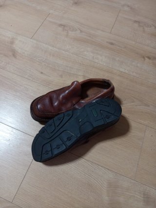 Zapatos de vestir Clarks Marrones