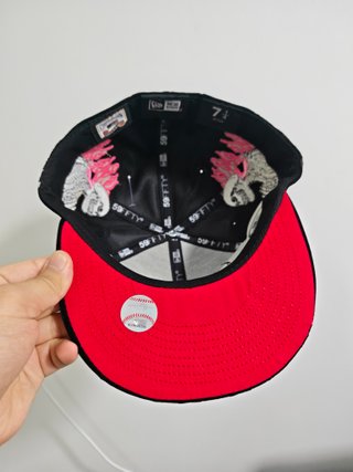 Gorra New Era 7 1/4 LA Negra y Rosa