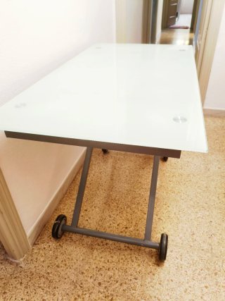 Mesa elevable cristal y metal