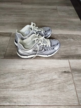 Nike P-6000 Talla 39 Plata/Blanco