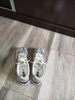Nike P-6000 Talla 39 Plata/Blanco