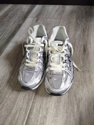 Nike P-6000 Talla 39 Plata/Blanco