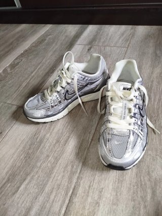 Nike P-6000 Talla 39 Plata/Blanco