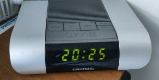 Despertador Grundig Prata e Preto
