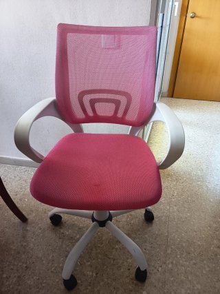 Silla de oficina rosa y blanca