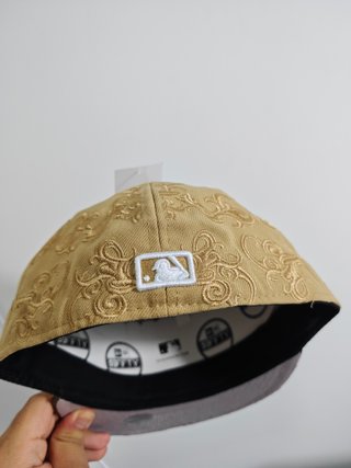 Gorra New Era 7 1/2 LA Beige y Marrón Bordada