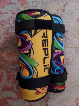 Espinilleras Hockey Diseño Graffiti