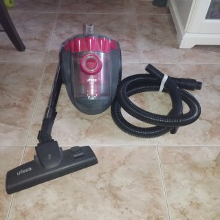 Aspirador Ufesa con Manguera y Cepillo