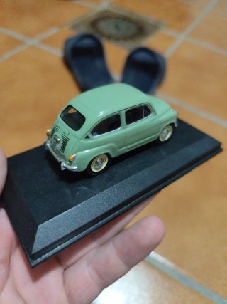 Coche a escala 1/43 SEAT 600 (1957)