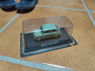 Coche a escala 1/43 SEAT 600 (1957)