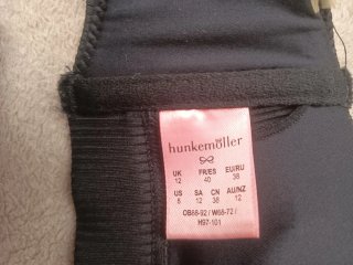 Trikini Negro con Detalles Dorados