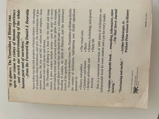 Livro grande formato sobre história The TimeTables