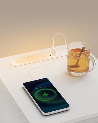 Juego de 2 Mesitas de Noche Estrechas, Mesas, Con Iluminación LED, 1 Puerto USB-A, 1 Puerto USB-C, Cajón y Compartimento Abierto, para Dormitorio, Sala de Estar, Blanco Nube LET710W01