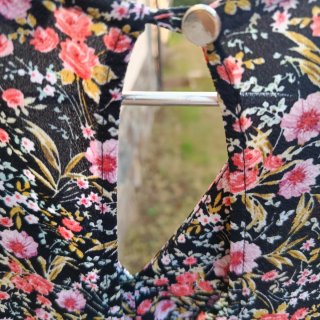 Vestido floral negro y rosa Primark